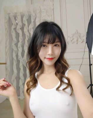 年轻漂亮的保姆6_超清免费在线观看